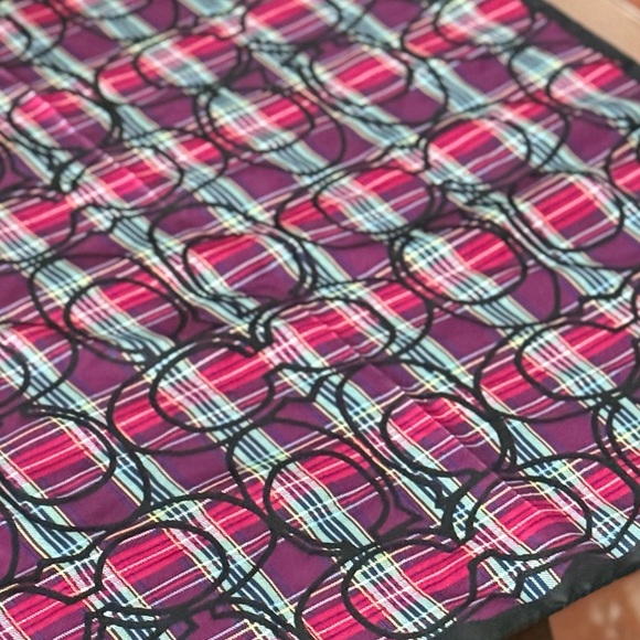 Coach signature C silk scarf Tartan Poppy print. - Picture 3 of 7